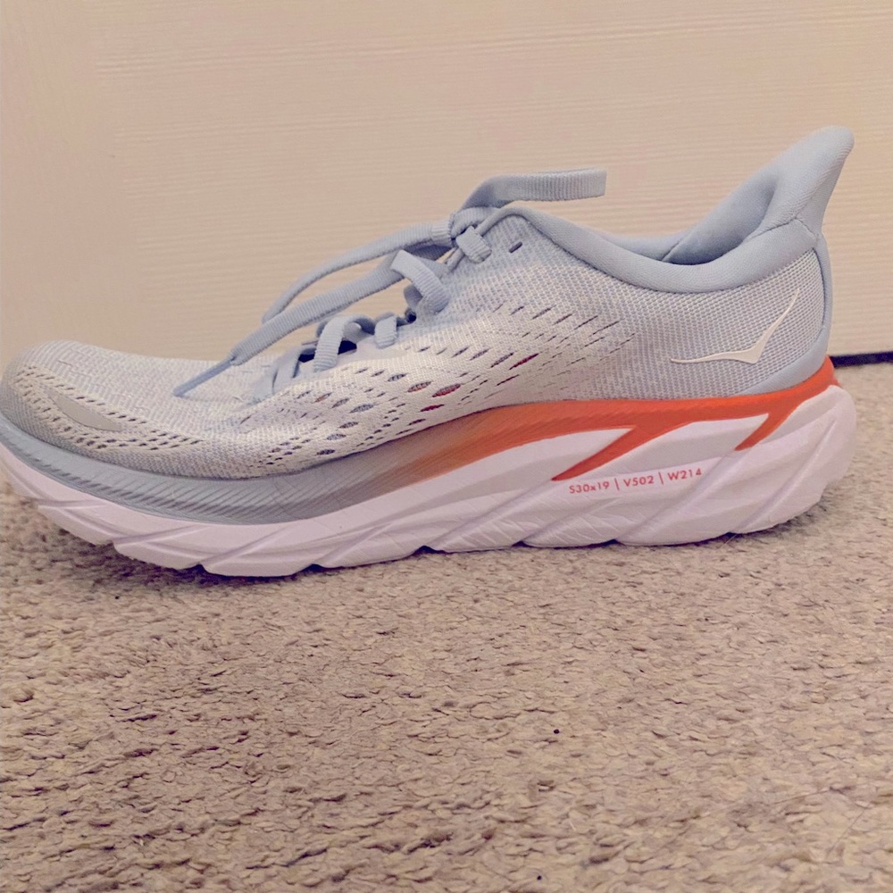 Size 6 hokas like new